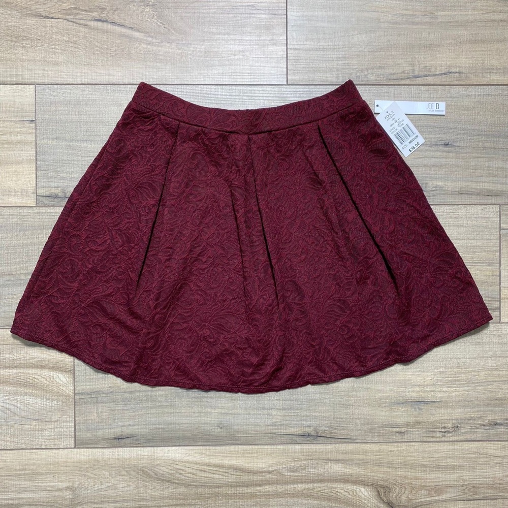 Joe B. by Joe Benbasset Women's Skater Mini Skirt Size Medium‎ Wine